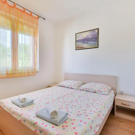 Simplistic In With Terrace Apartment