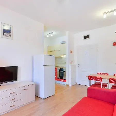 Simplistic In With Terrace Apartment *