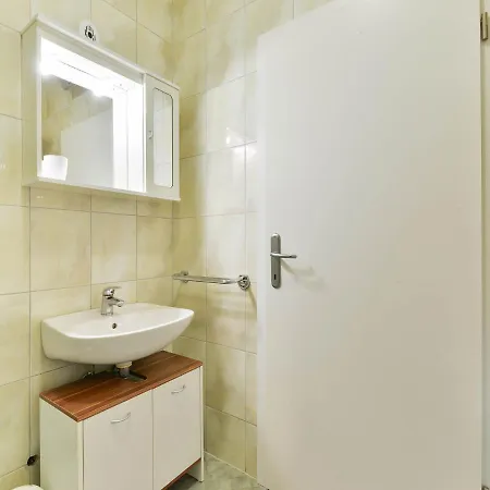 Simplistic In With Terrace Apartment Medulin