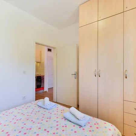 Simplistic In With Terrace Apartment *